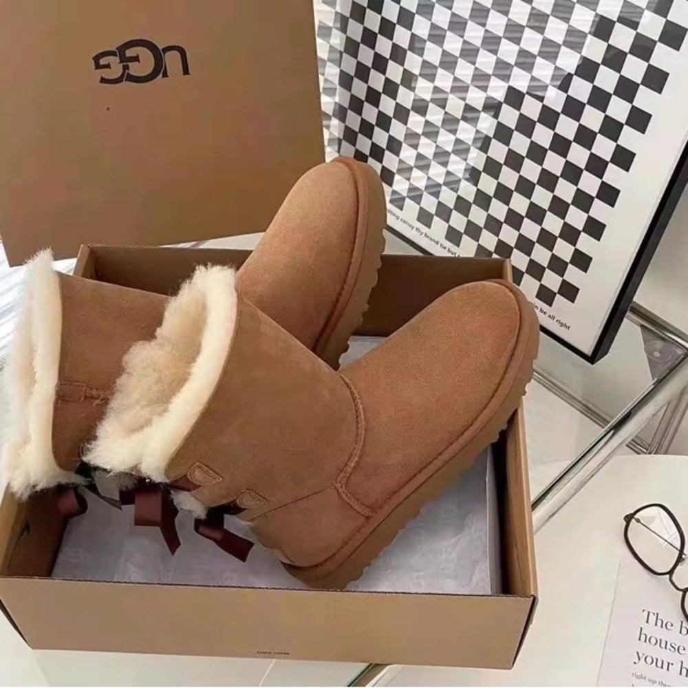 Women UGG Bailey Bow II Boots Chestnut Twinface Size 7 and 8